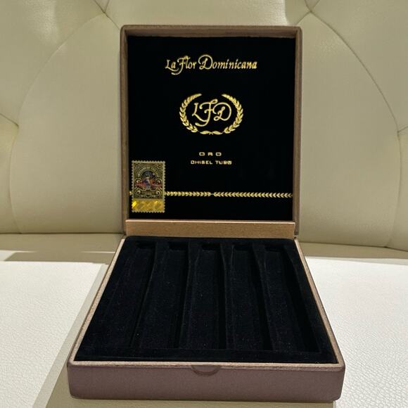 La Flor Dominicana Cigar Box - Picture 2 of 9